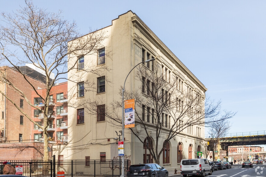 256-260 Broadway, Brooklyn, NY à louer - Photo de l’immeuble – Image 2 sur 2