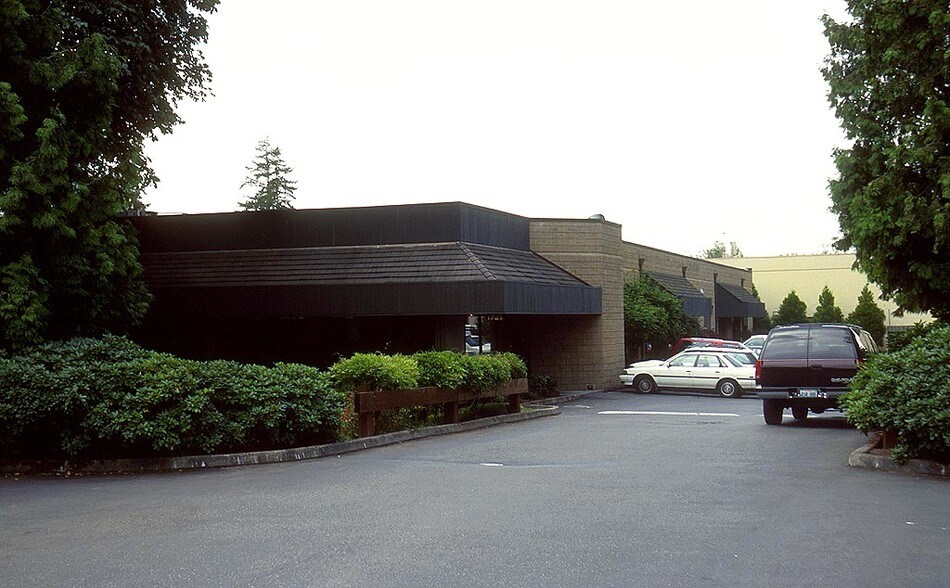 1721 132nd Ave NE, Bellevue, WA à louer - Photo de l’immeuble – Image 3 sur 5