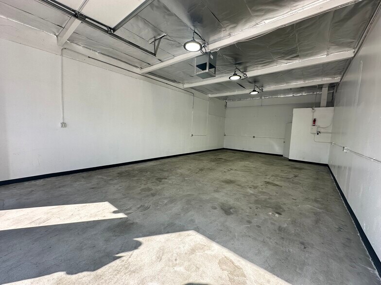 14723-14825 Oxnard St, Van Nuys, CA à louer - Photo de l’immeuble – Image 2 sur 9
