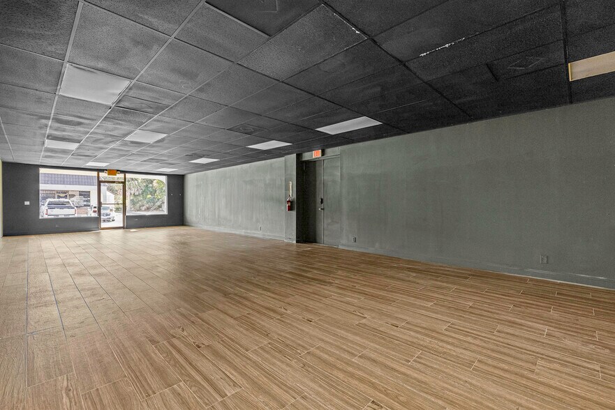 108 SW Monterey Rd, Stuart, FL à louer - Photo de l’immeuble – Image 3 sur 20