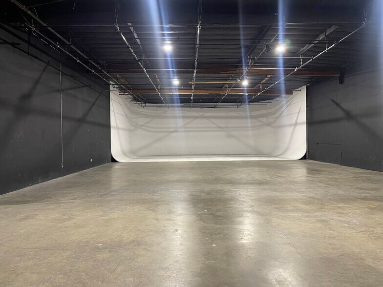 676 S Mateo St, Los Angeles, CA à louer - Photo intérieure – Image 3 sur 9