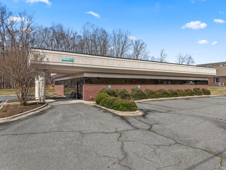 257 W Kings Hwy, Eden, NC à vendre - Photo de l’immeuble – Image 3 sur 21