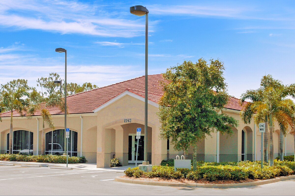 5626 Tavilla Cir, Naples, FL à vendre Photo principale– Image 1 sur 4