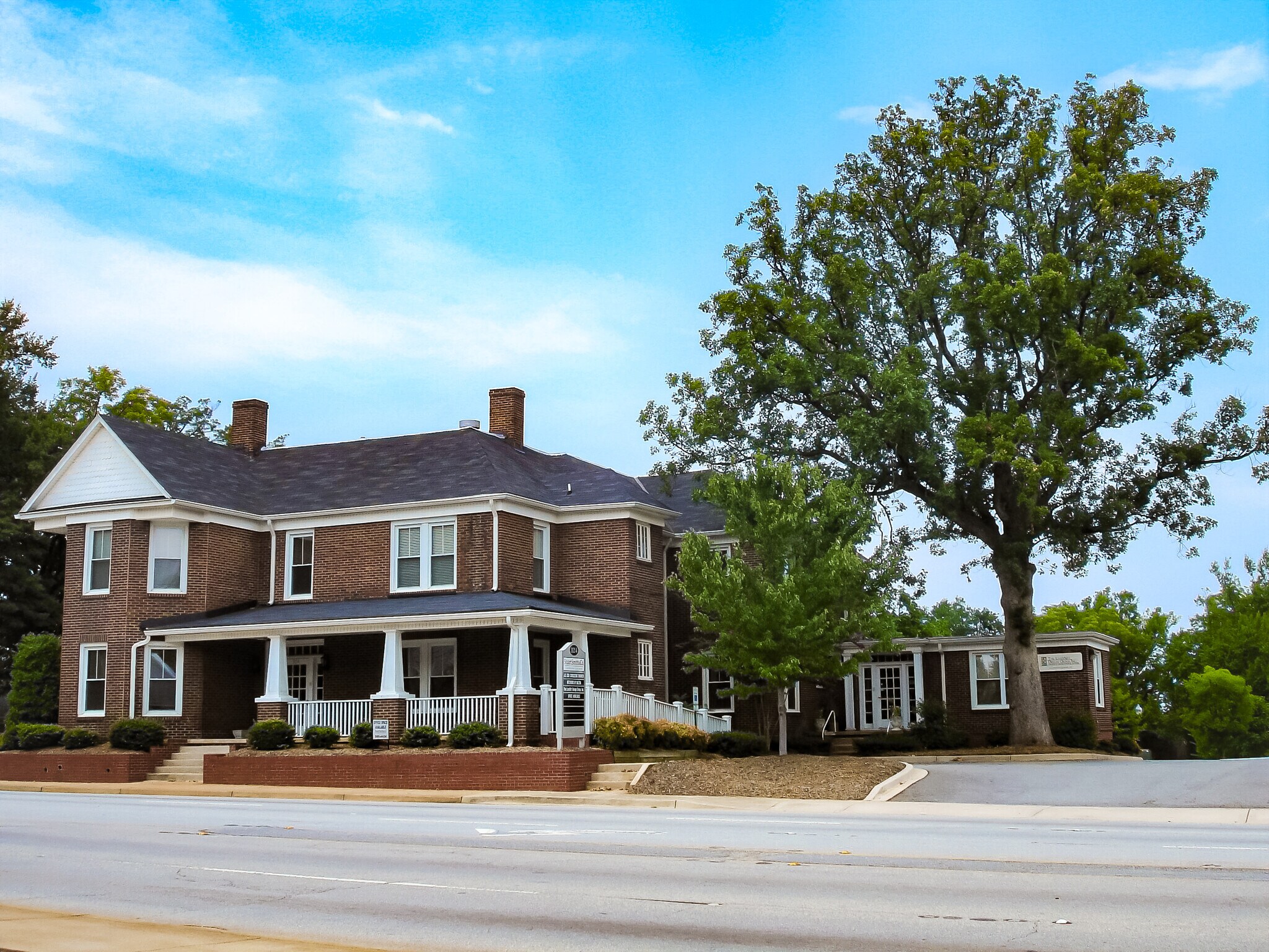 324 E Saint John St, Spartanburg, SC à louer Photo de l’immeuble– Image 1 sur 4