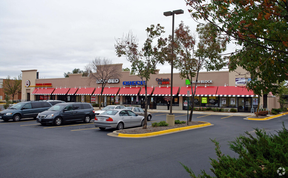 100-130 E Golf Rd, Schaumburg, IL à louer - Photo de l’immeuble – Image 2 sur 5