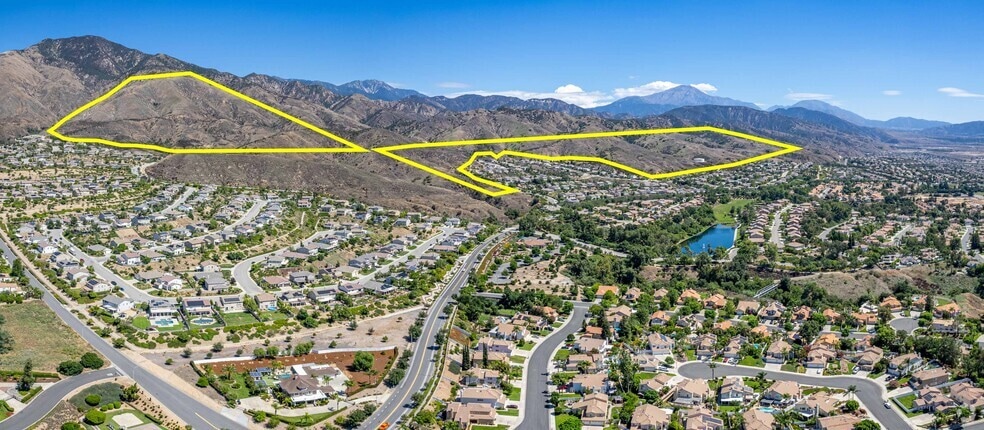 Van Leuven Ln, Highland, CA à vendre - Photo principale – Image 1 sur 19
