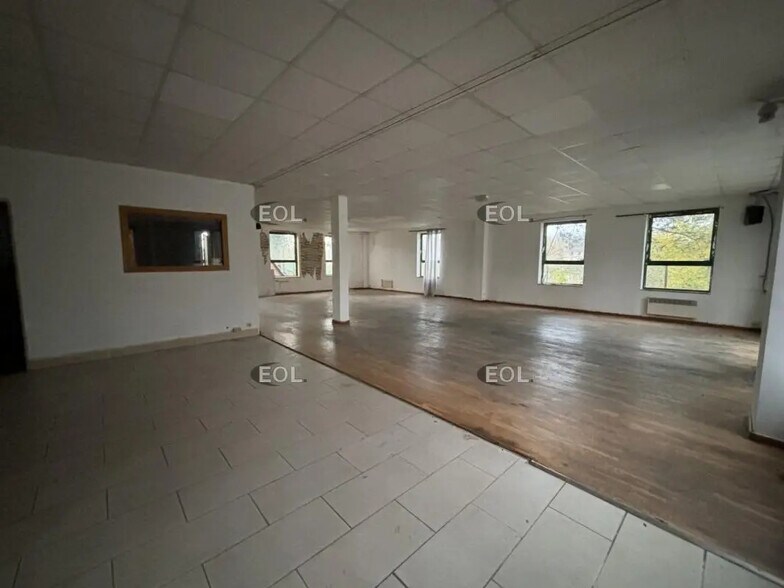 Local d’activités dans Viry-Châtillon à louer - Photo de l’immeuble – Image 1 sur 6