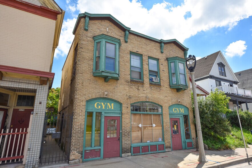 2670-2672 N Holton St, Milwaukee, WI à vendre - Photo de l’immeuble – Image 2 sur 33
