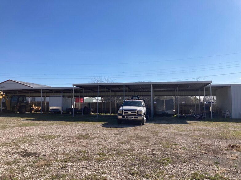 1218 W Shady Grove Rd, Grand Prairie, TX à vendre - Photo de l’immeuble – Image 2 sur 6