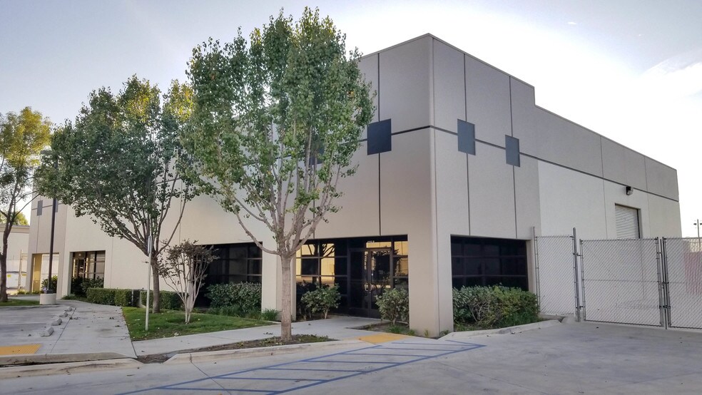 3563 Landco Dr, Bakersfield, CA à louer - Photo de l’immeuble – Image 1 sur 3