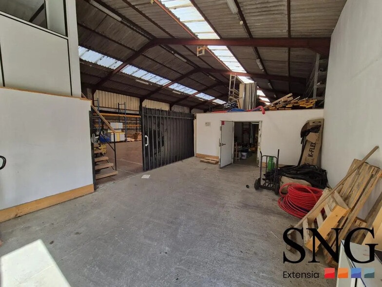 Industriel/Logistique dans Rouxmesnil-Bouteilles à vendre - Photo de l’immeuble – Image 3 sur 10