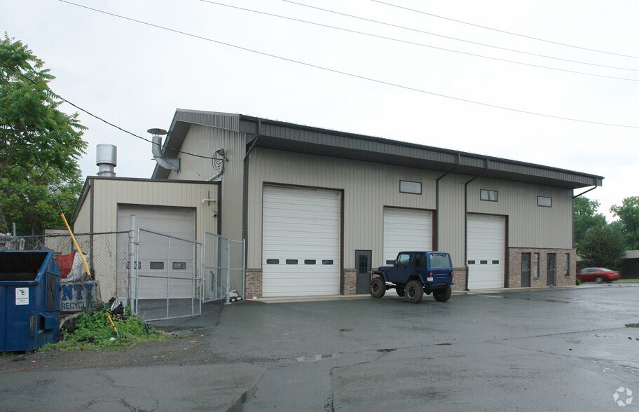 15 Lower Hudson Ave, Green Island, NY à louer - Photo de l’immeuble – Image 2 sur 13