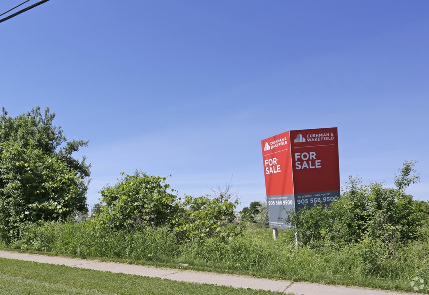 Farewell St, Oshawa, ON à vendre - Photo de l’immeuble – Image 3 sur 4