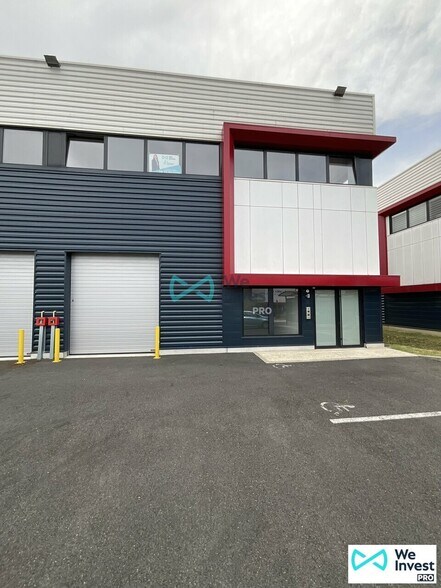 Bureau dans Chanteloup-en-Brie à louer - Photo de l’immeuble – Image 1 sur 28