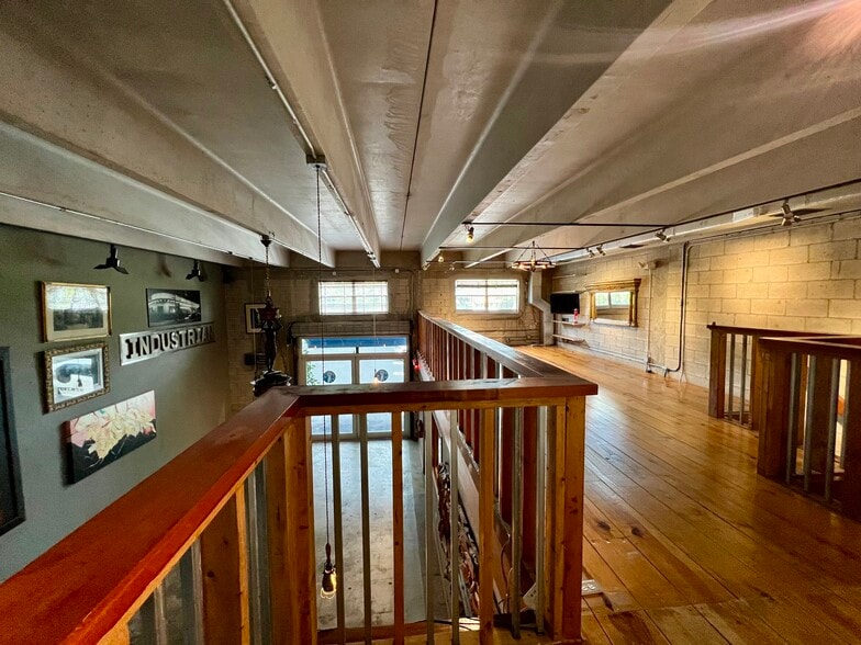 5582 NE 4th Ct, Miami, FL à louer - Photo intérieure – Image 2 sur 10