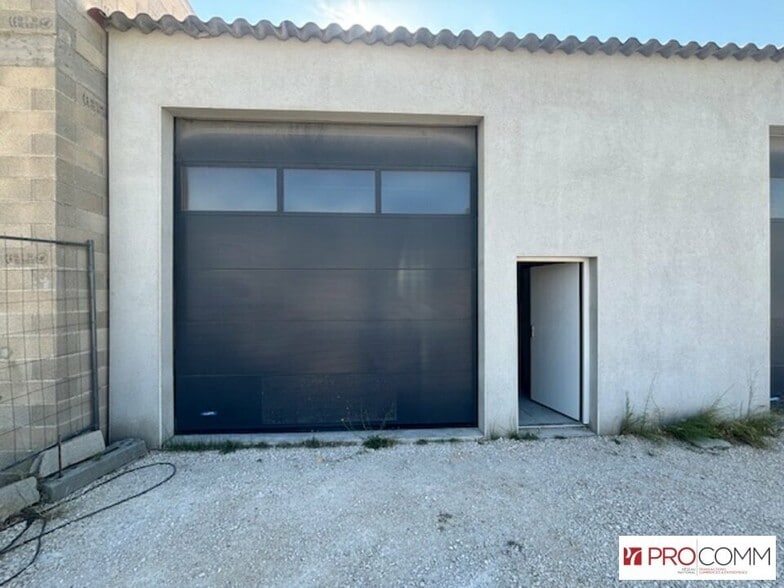 Local d’activités dans Morières-lès-Avignon à louer - Photo de l’immeuble – Image 3 sur 4