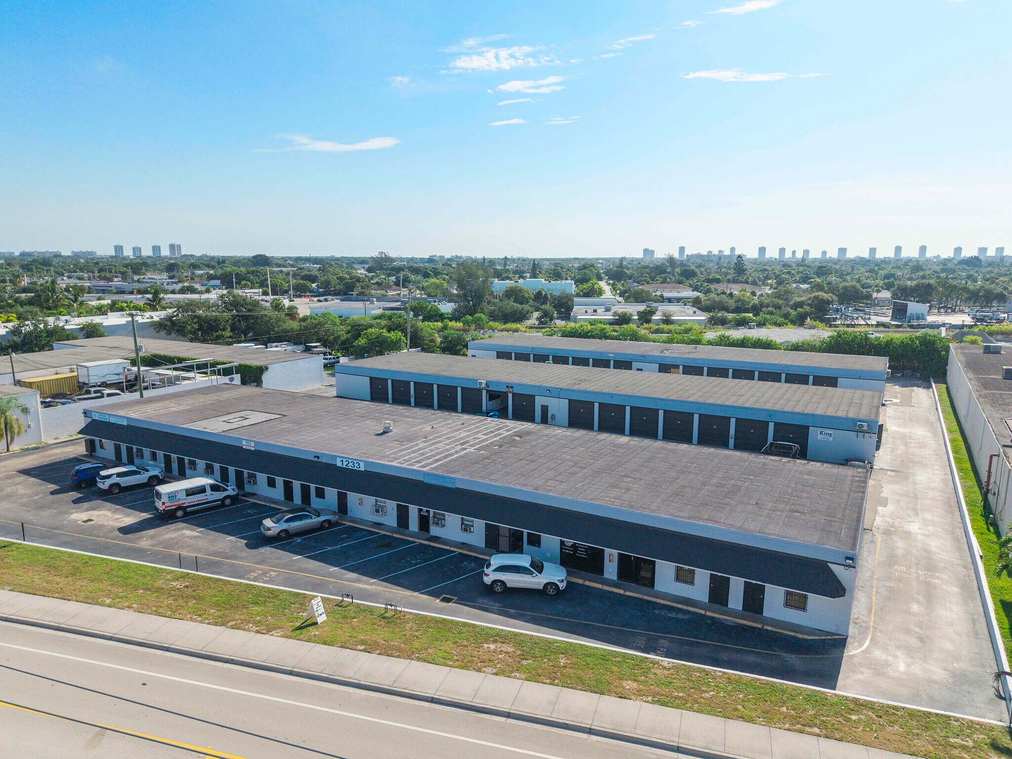 1233 Old Dixie Hwy, Lake Park, FL à louer Photo de l’immeuble– Image 1 sur 7