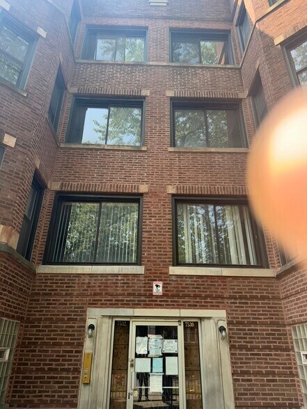 7530 S Phillips Ave, Chicago, IL à vendre - Photo de l’immeuble – Image 3 sur 27