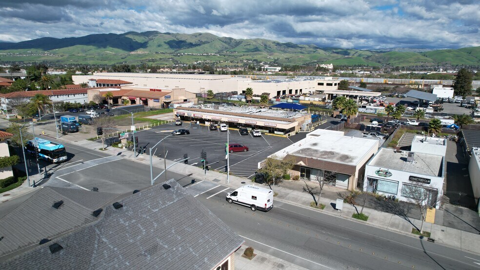 166 S Main St, Milpitas, CA à vendre - Photo de l’immeuble – Image 2 sur 5