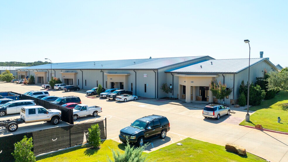 8141 Gateway Dr, Argyle, TX à louer - Photo de l’immeuble – Image 2 sur 10