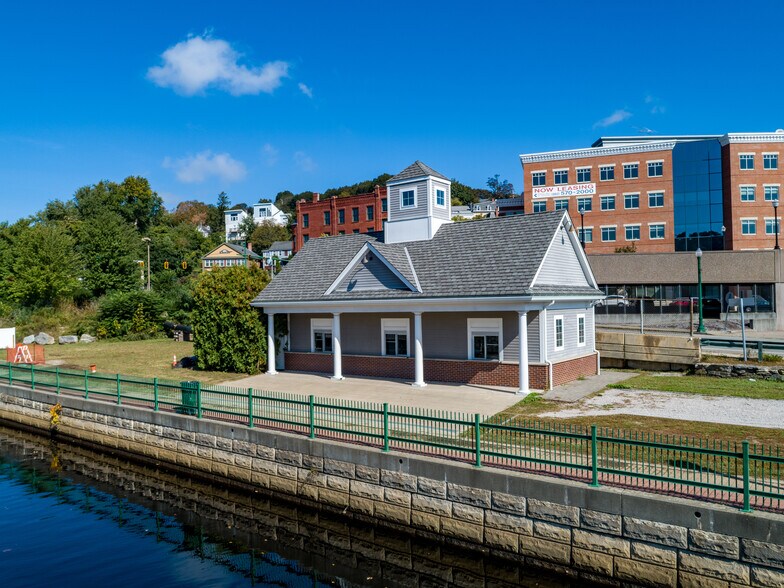 150 Chelsea Harbor Dr, Norwich, CT à louer - Photo de l’immeuble – Image 2 sur 24