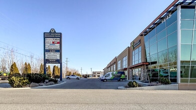 1445 Stevens Rd, West Kelowna, BC à louer Photo de l’immeuble– Image 2 sur 18