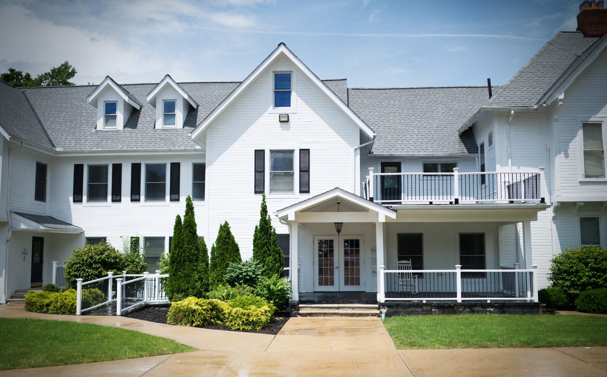 33-35 N Chillicothe Rd, Aurora, OH à louer Photo principale– Image 1 sur 6