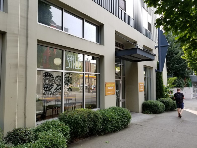 93 Denny Way, Seattle, WA à louer - Photo de l’immeuble – Image 2 sur 4
