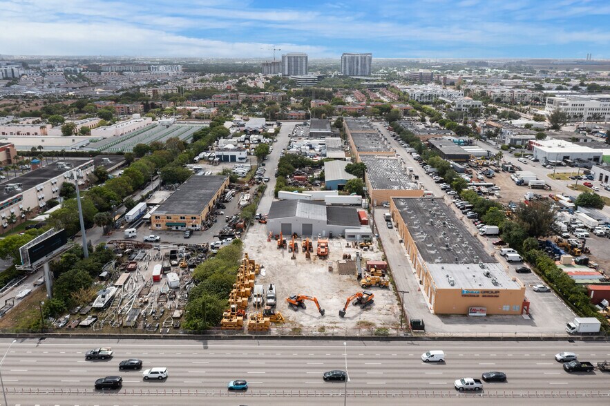 5075 NW 79th Ave, Doral, FL à louer - Photo de l’immeuble – Image 3 sur 5