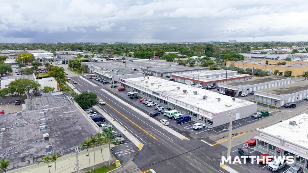 1001-1099 NE 45th St, Fort Lauderdale, FL à louer - Photo de l’immeuble – Image 3 sur 15