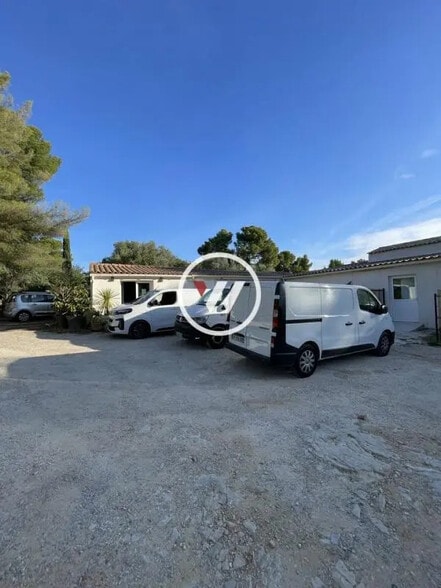 Local d’activités dans La Ciotat à louer - Photo de l’immeuble – Image 2 sur 8