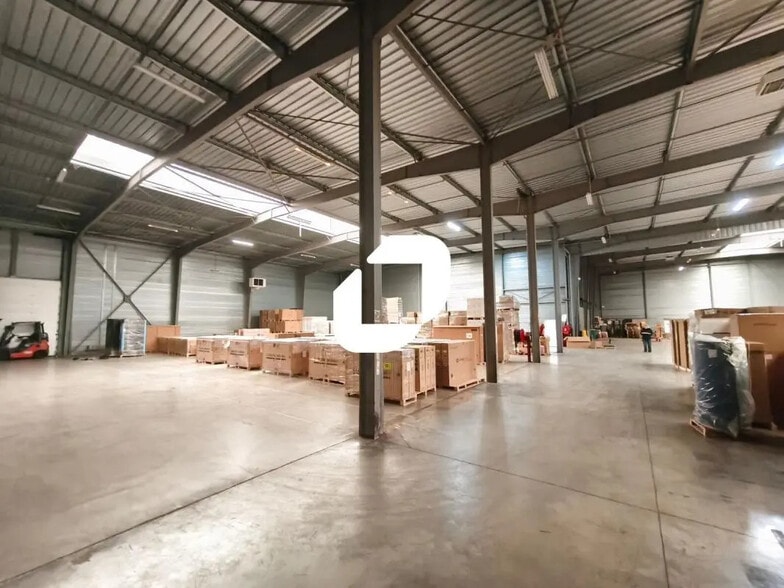 Local d’activités dans Santeny à louer - Photo intérieure – Image 3 sur 5