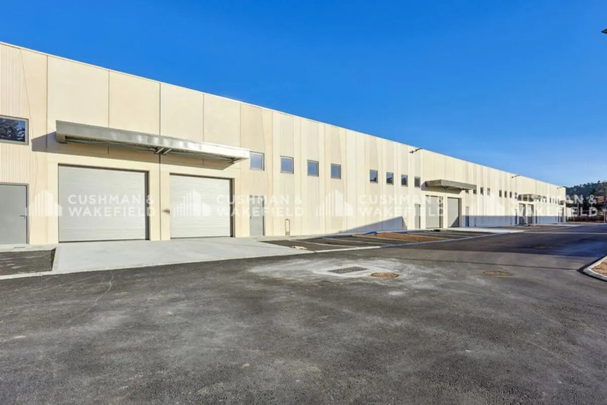 Local d’activités dans Les Pennes-Mirabeau à louer Photo de l’immeuble– Image 1 sur 6