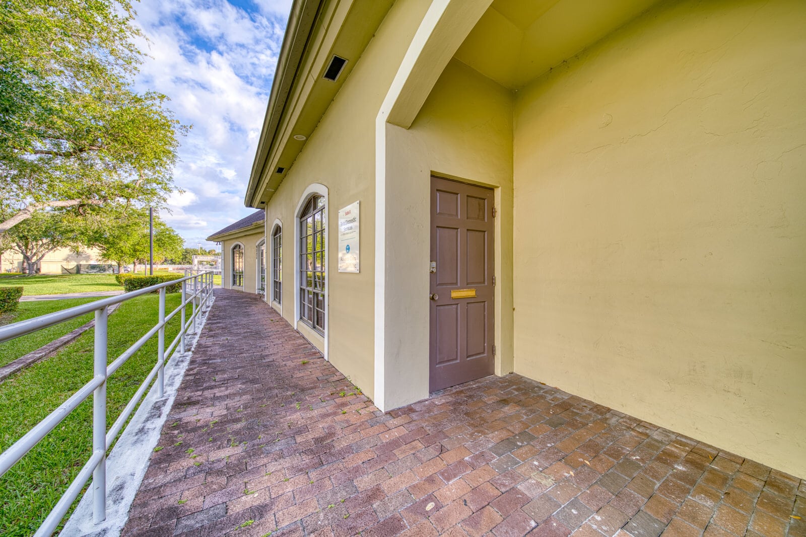 9245 SW 158th Ln, Miami, FL à louer Photo de l’immeuble– Image 1 sur 11