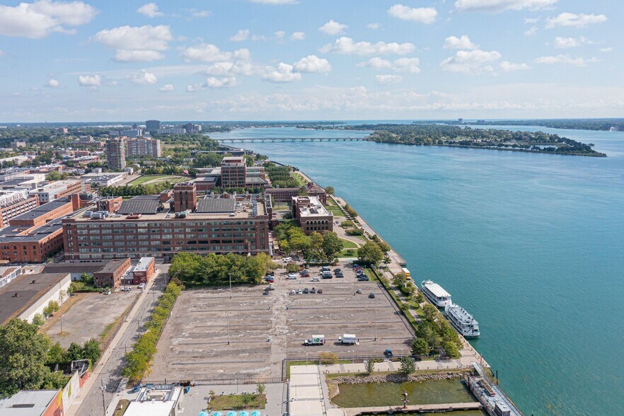 300 River Place, Detroit, MI à louer - Photo de l’immeuble – Image 2 sur 13