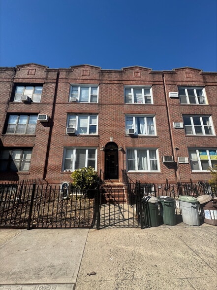 3026 49th St, Long Island City, NY à vendre - Photo principale – Image 1 sur 9