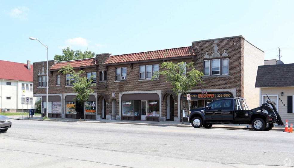 5701-5711 W Burnham St, Milwaukee, WI à louer - Photo principale – Image 1 sur 6