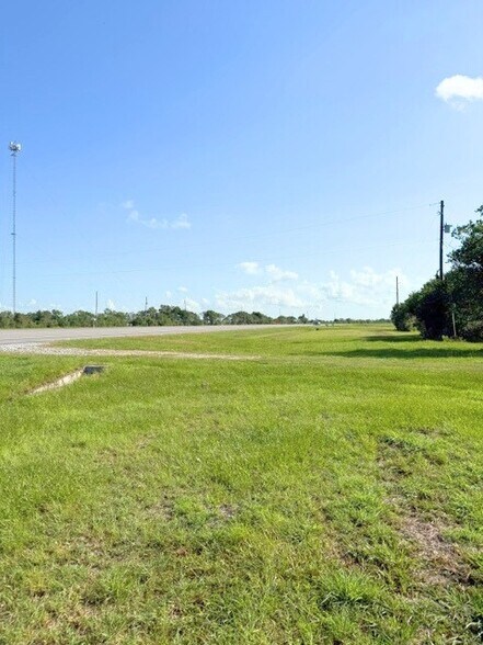 30315 FM 2004 Rd, Angleton, TX à vendre - Photo de l’immeuble – Image 3 sur 9