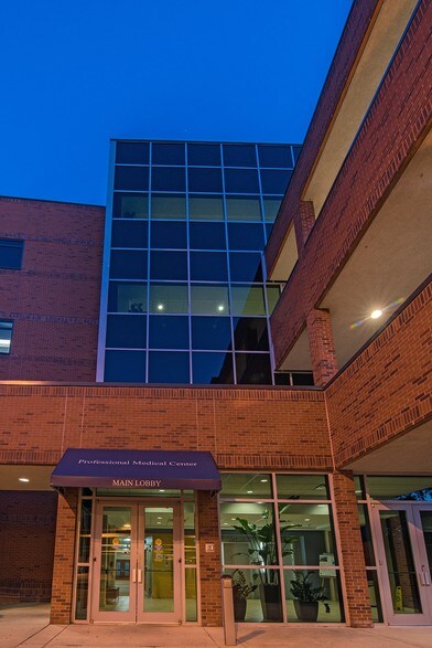 1002 N Church St, Greensboro, NC à louer - Photo de l’immeuble – Image 2 sur 9