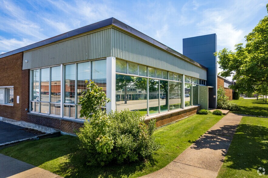 5600-5620 Rue Ferrier, Mt Royal, QC à louer - Photo de l’immeuble – Image 2 sur 10