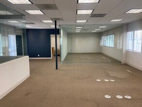 520 S Sepulveda Blvd, Los Angeles, CA à louer Photo intérieure– Image 1 sur 2