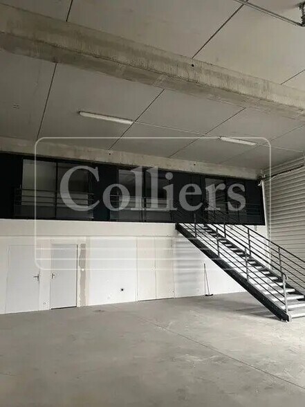 Local d’activités dans La Ciotat à louer - Photo intérieure – Image 3 sur 6