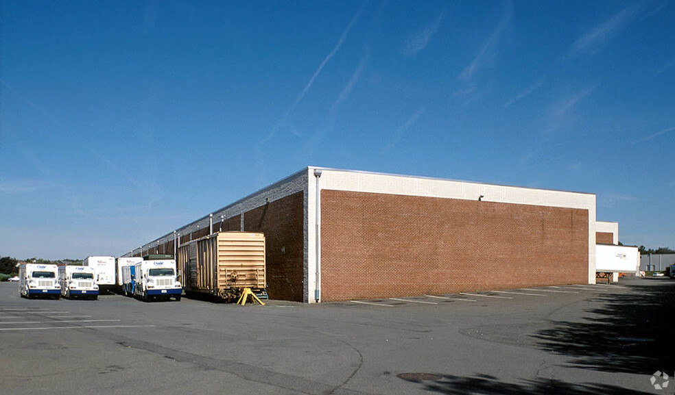 6636-6672 Fleet Dr, Alexandria, VA à louer - Photo de l’immeuble – Image 2 sur 6