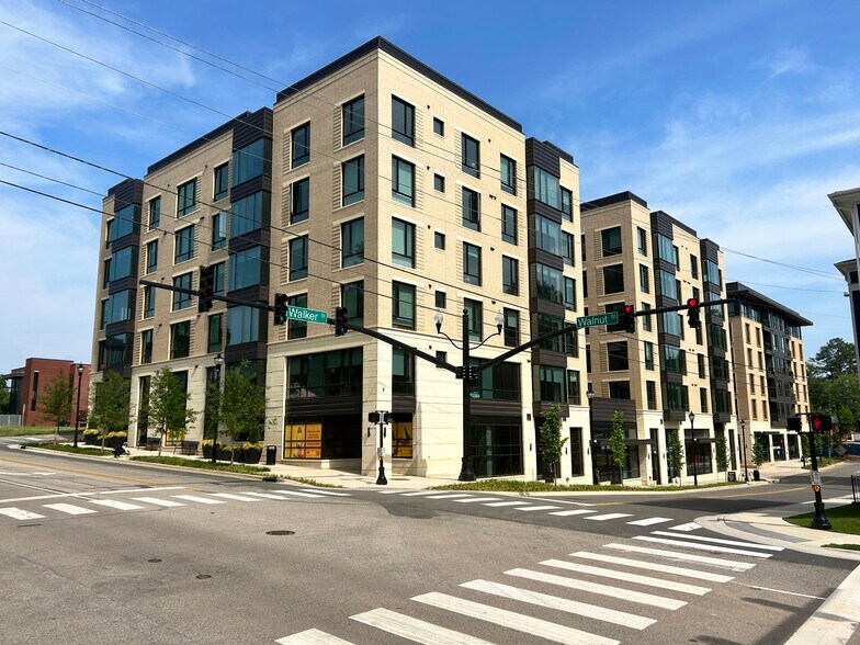 105 Walker St, Cary, NC à louer - Photo de l’immeuble – Image 2 sur 5