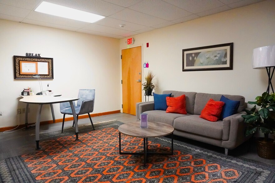 304 Federal Rd, Brookfield, CT à louer - Photo de l’immeuble – Image 2 sur 7