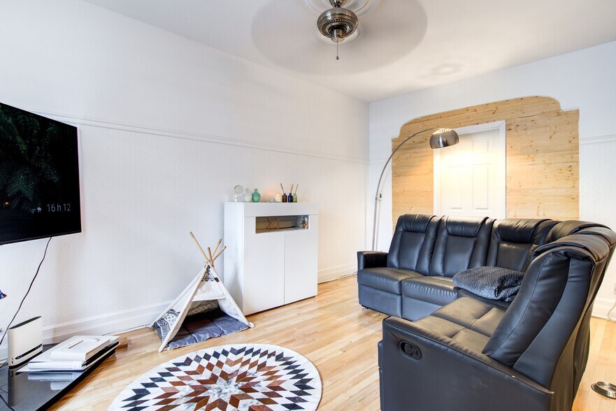 2468 Rue Bélanger, Montréal, QC à vendre - Photo de l’immeuble – Image 3 sur 12