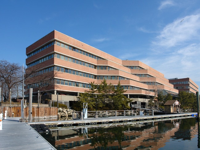 Plus de détails pour 208 Harbor Dr, Stamford, CT - Bureau à louer