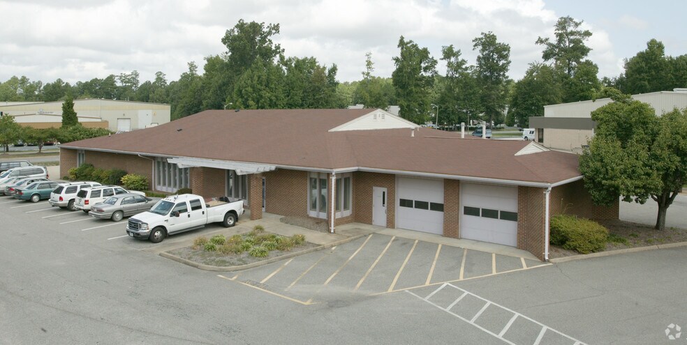 704 City Center Blvd, Newport News, VA à louer - Photo de l’immeuble – Image 2 sur 3