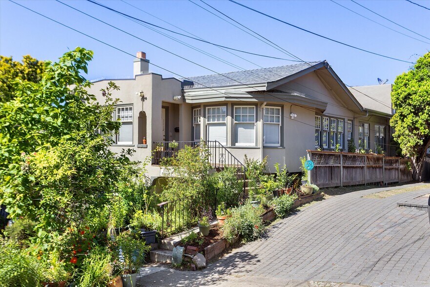 1112 E 33rd St, Oakland, CA à vendre - Photo de l’immeuble – Image 1 sur 12