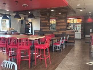 Plus de détails pour 2000 Sycamore Rd, Dekalb, IL - Local commercial à louer